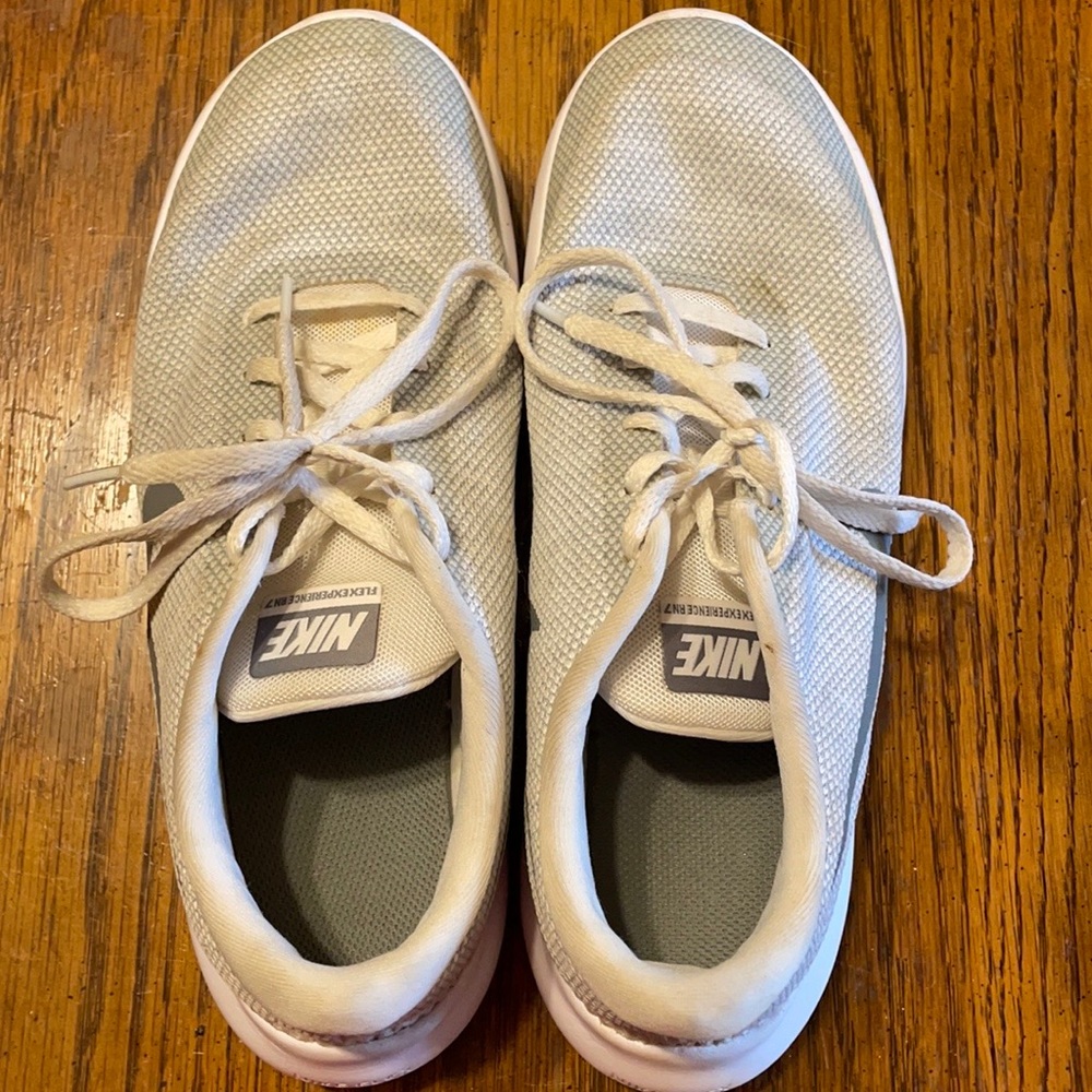 Nike Flex Experience Run 7. Great condition, worn maybe 5 times. Size 8.5